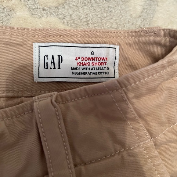GAP khaki tan shorts - Picture 2 of 3